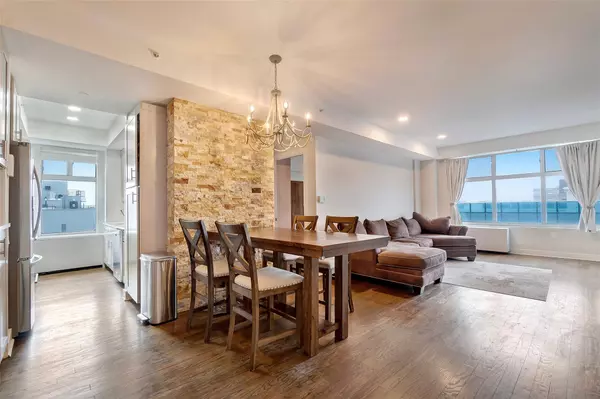 Rockaway Beach, NY 11693,151 Beach 96th Street #5D