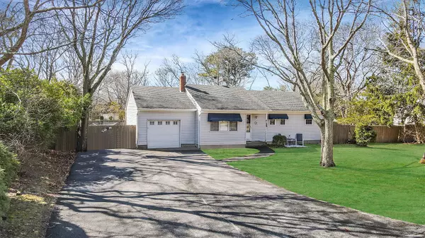 18 Lovell RD, Hampton Bays, NY 11946