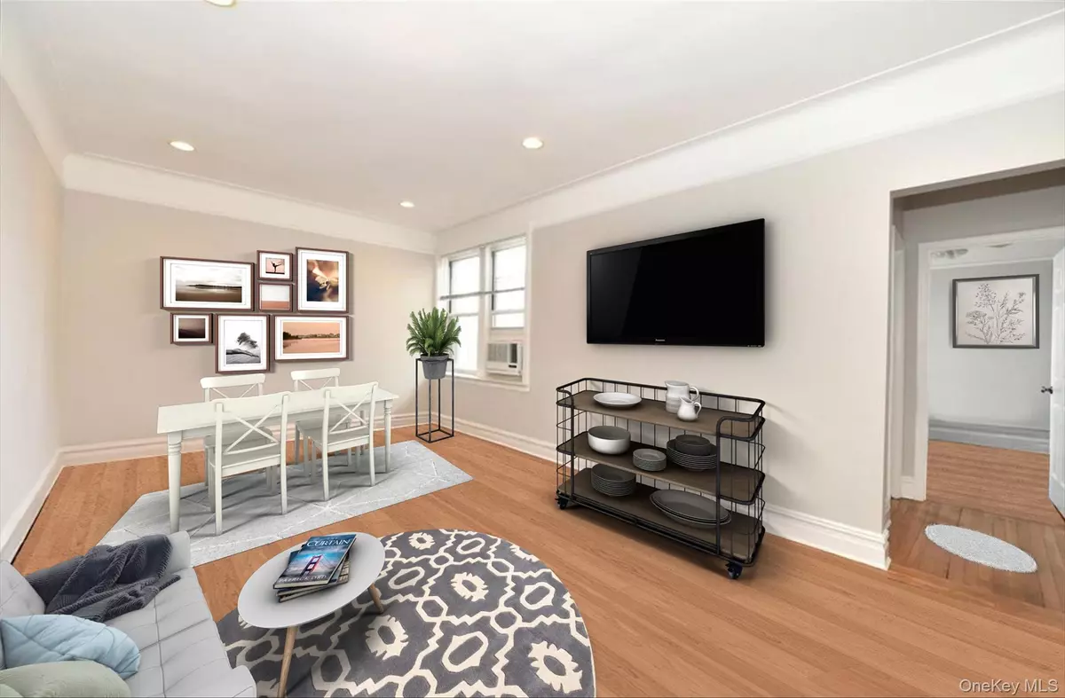 Great Neck, NY 11021,4 Maple DR #6-0