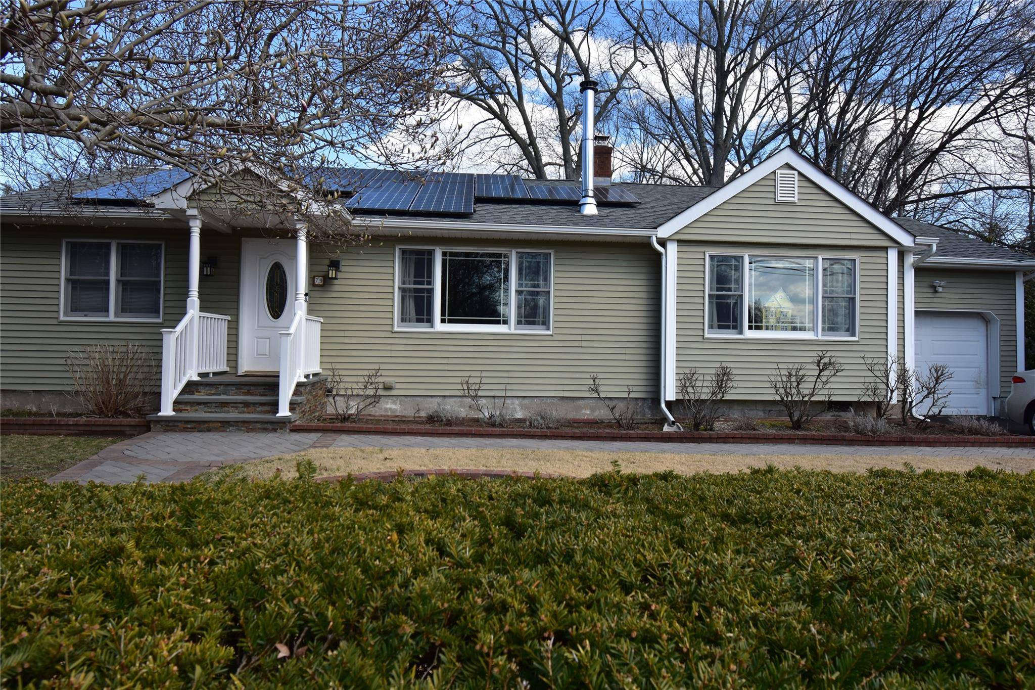 79 Hempstead AVE, Miller Place, NY 11764