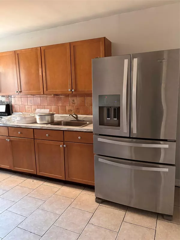 Elmhurst, NY 11373,84-16 Elmhurst AVE #5E