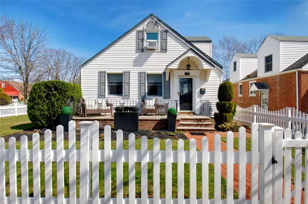 256 Roxbury RD, Garden City South, NY 11530