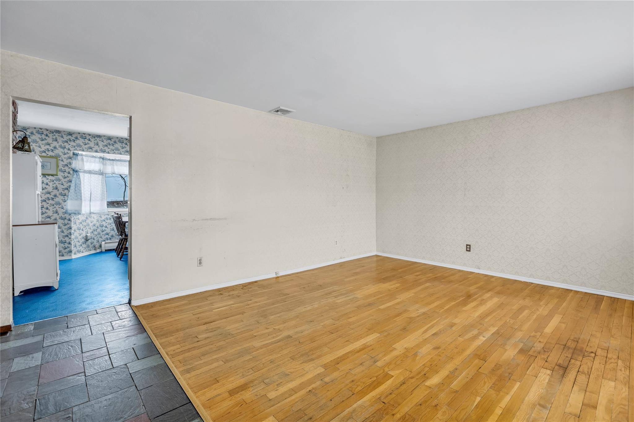 Kings Park, NY 11754,46 West DR