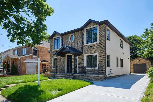 40 Talbot ST, New Hyde Park, NY 11040