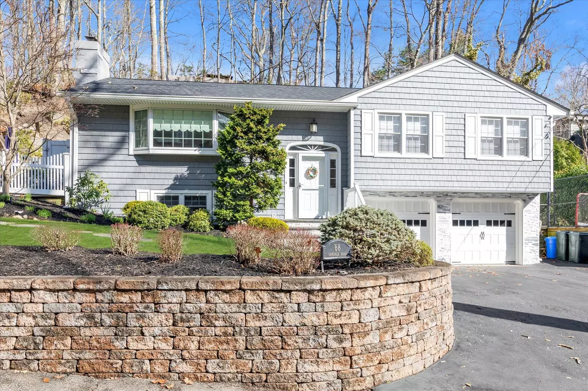 Centerport, NY 11721,68 Oakdale RD