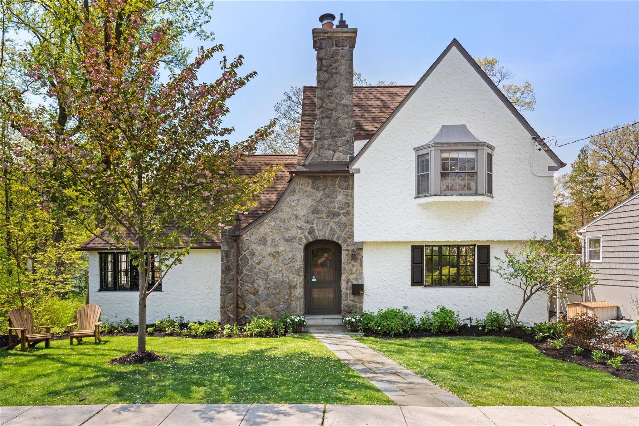 16 Maywood RD,  New Rochelle,  NY 10804