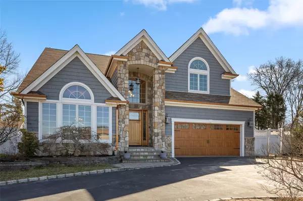 Ronkonkoma, NY 11779,139 Juniper AVE