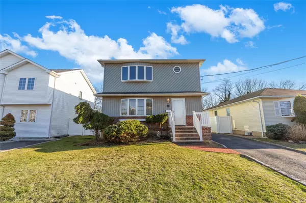 254 N Richmond AVE, Massapequa, NY 11758