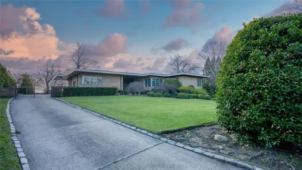 Great Neck, NY 11024,20 Martin CT