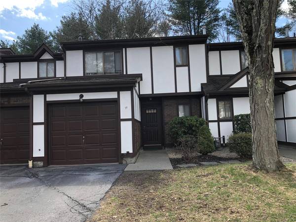 11 Sunstone DR, Poughkeepsie, NY 12603