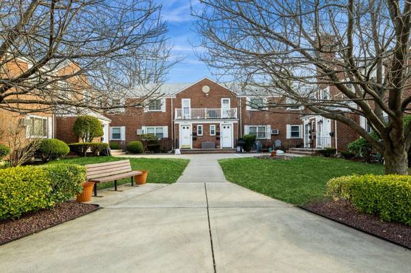 73-53 255 ST #1 Floor, Glen Oaks, NY 11004