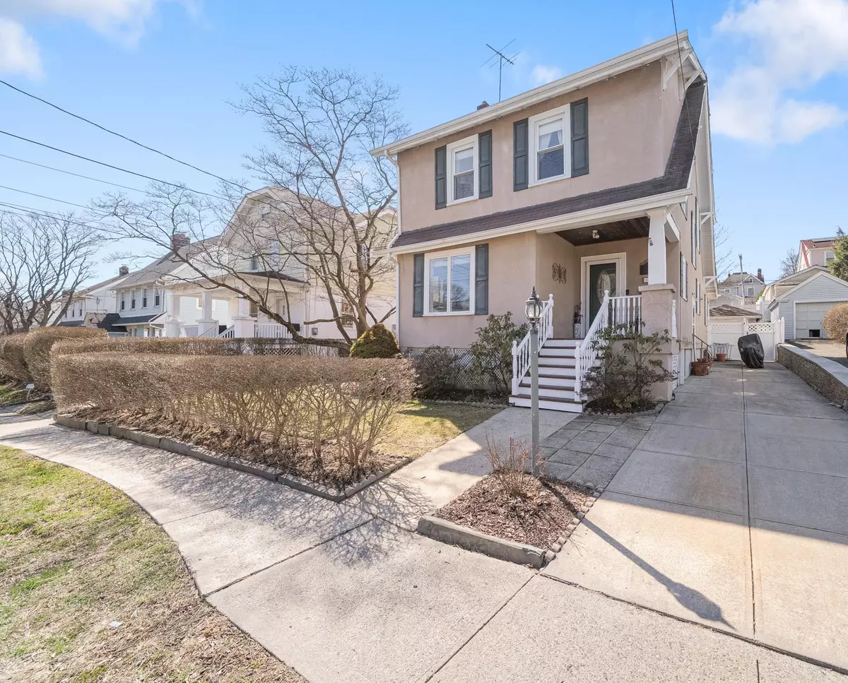 Yonkers, NY 10703,122 Morsemere AVE