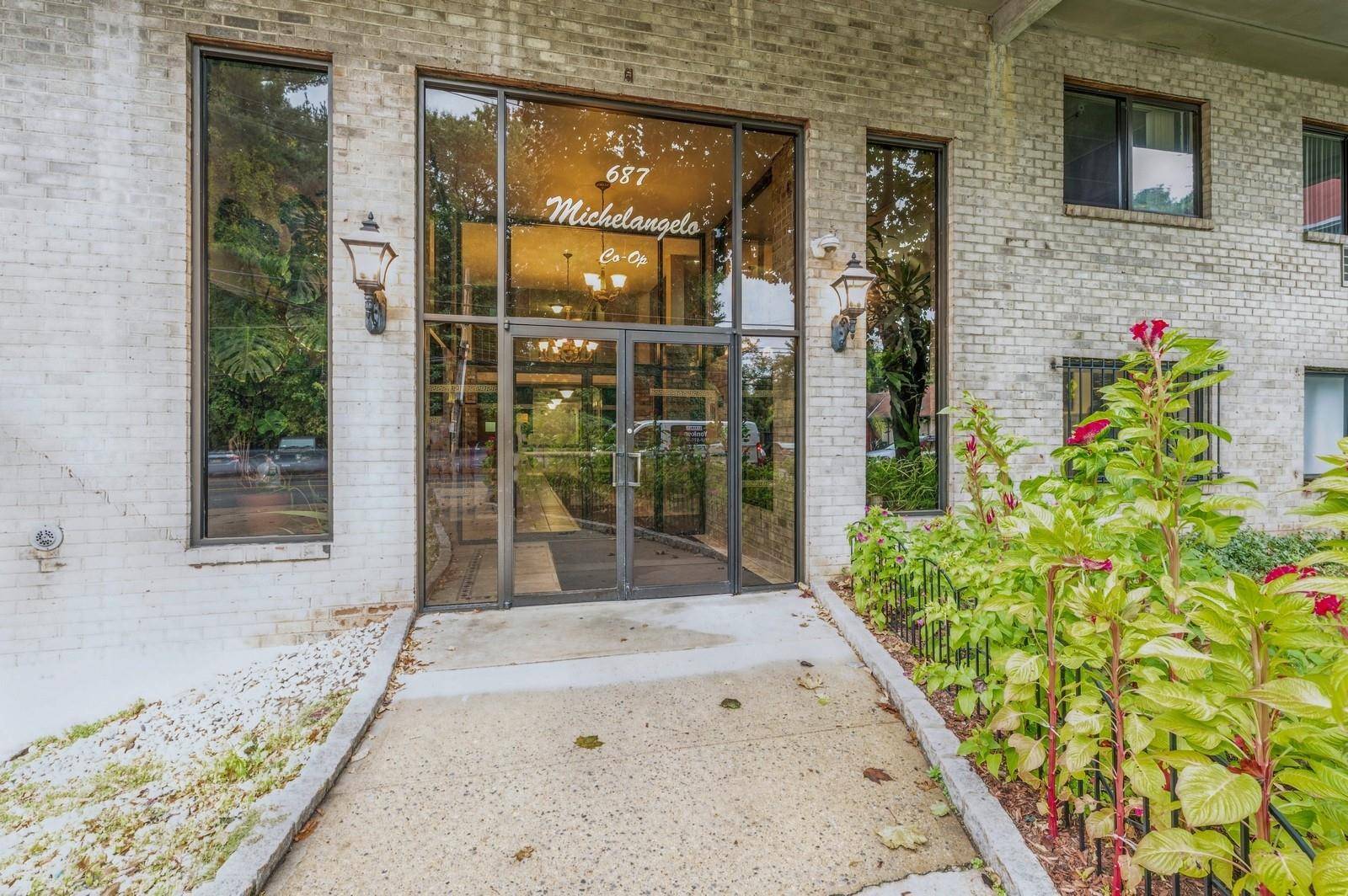 Yonkers, NY 10704,687 Bronx River RD ##2A