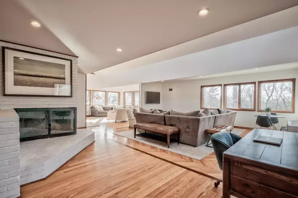 Sands Point, NY 11050,4 Sloanes CT