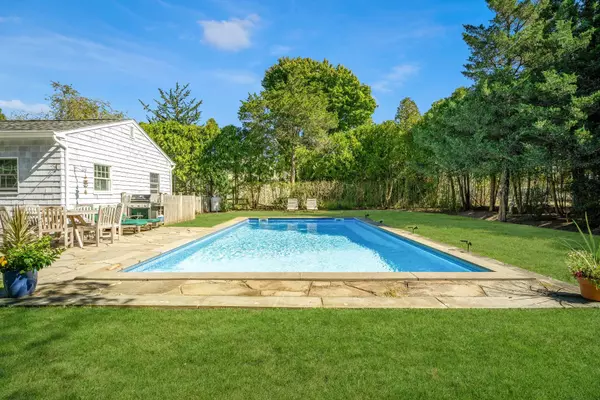 Quogue, NY 11959,4 Barker LN