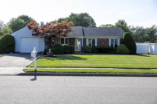 442 China RD, Sayville, NY 11782