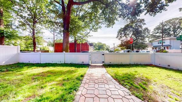Jamaica, NY 11433,110-01 175th ST