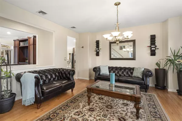 Suffern, NY 10901,8 Wedge WAY