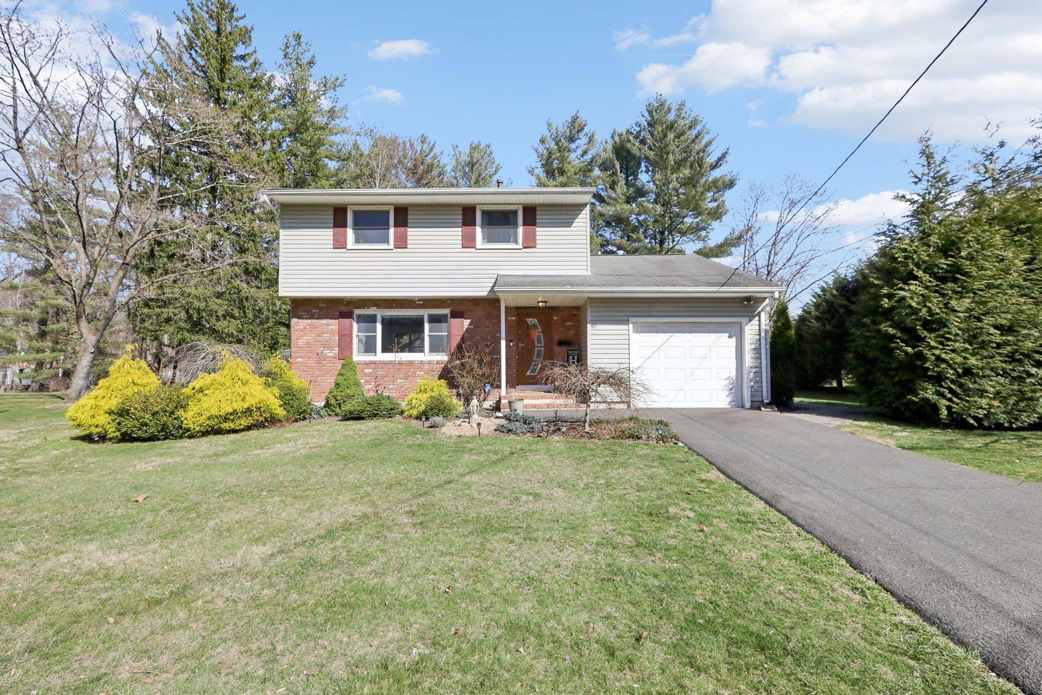 67 Schriever LN, New City, NY 10956