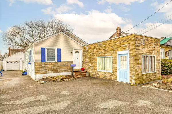 Copiague, NY 11726,644 Merrick RD