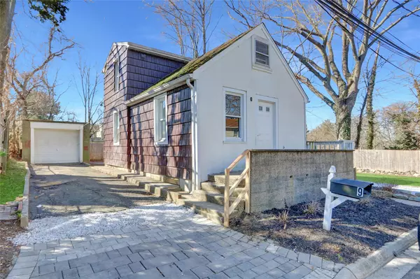 9 Leona PL,  Locust Valley,  NY 11560