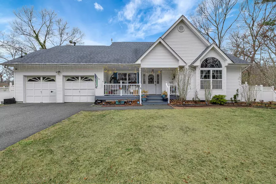 5 Adams LN, Middle Island, NY 11953