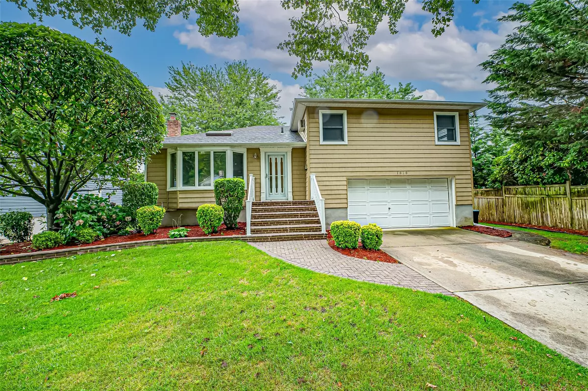 North Merrick, NY 11566,1818 Wilson AVE