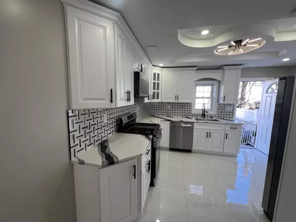Jamaica, NY 11433,105-13 171st ST