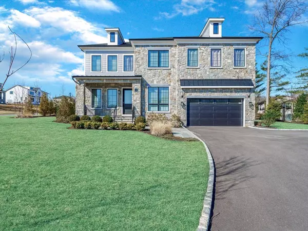 1 Sequoia CIR, Manhasset, NY 11030