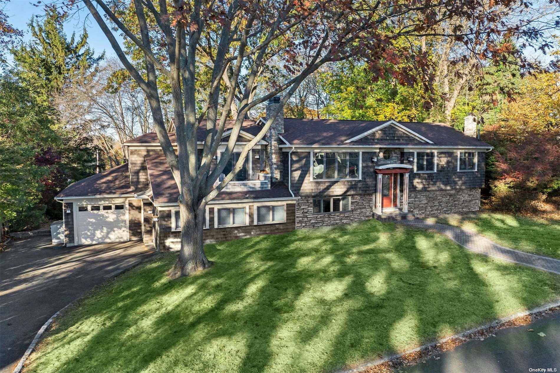 10 Devon PL, Northport, NY 11768