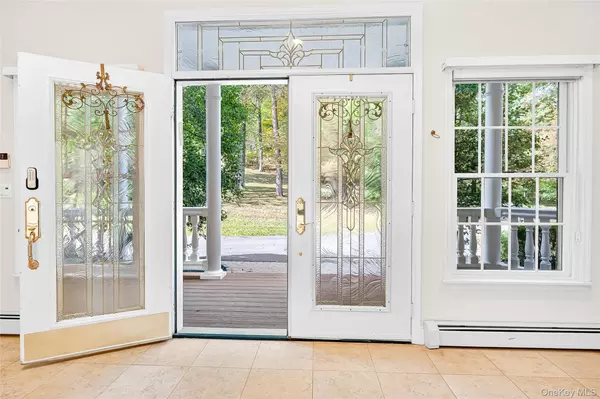 Stony Point, NY 10980,21 Benson Point CT