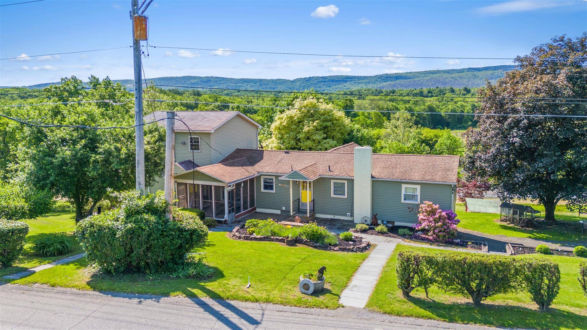 19 Pompeys Cave RD, High Falls, NY 12440