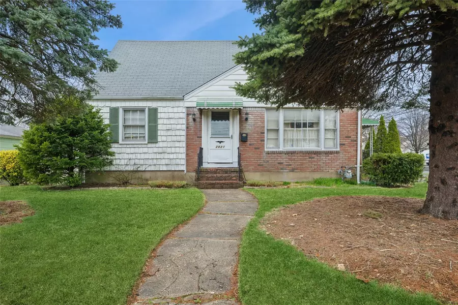 2021 Franklin AVE, East Meadow, NY 11554