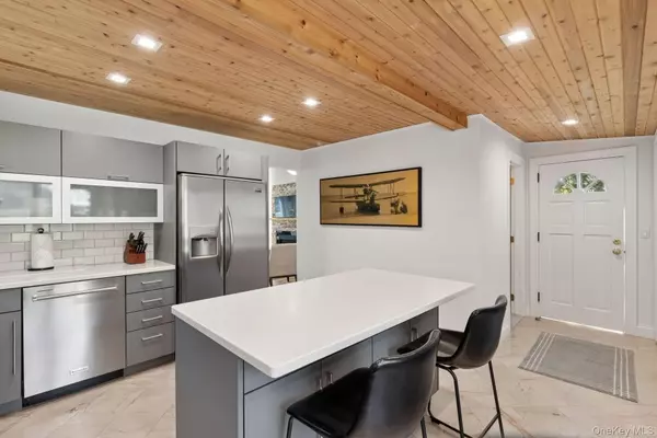 Southampton, NY 11968,80 Towd Point RD
