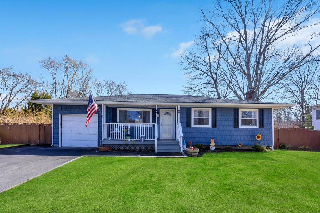 15 Abbott AVE, Mastic, NY 11950