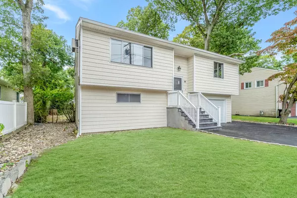 West Islip, NY 11795,878 Udall RD
