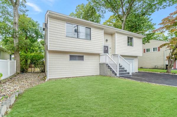 West Islip, NY 11795,878 Udall RD