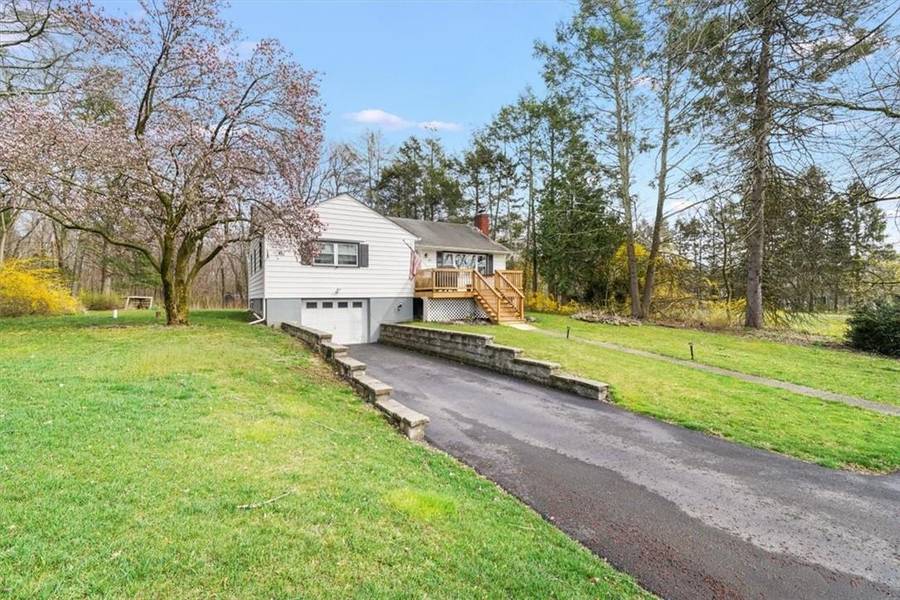 40 Mountain View TER, Walden, NY 12586