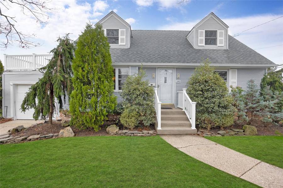 330 Pennsylvania AVE, Massapequa Park, NY 11762