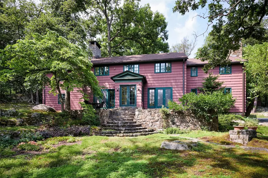 92 Mountain Farm RD, Tuxedo Park, NY 10987