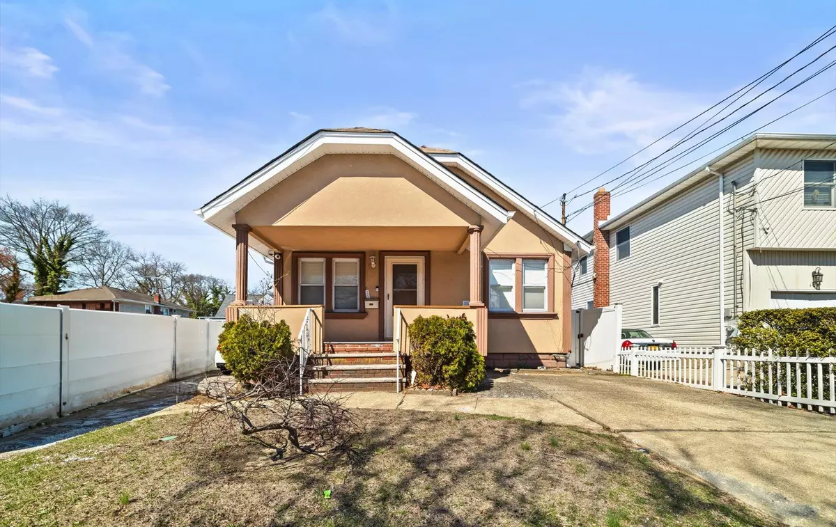 Valley Stream, NY 11580,132 S Terrace PL