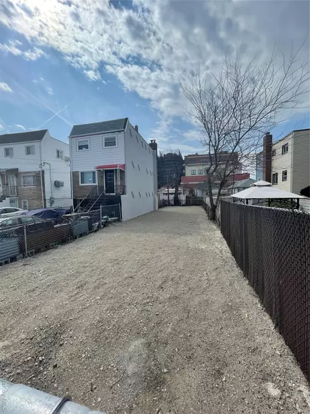 457 Beach 64th ST, Arverne, NY 11692