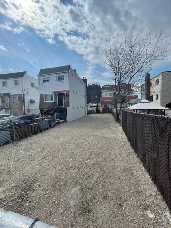 457 Beach 64th ST, Arverne, NY 11692