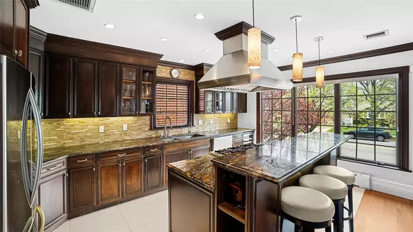 Flushing, NY 11358,163-35 26th AVE