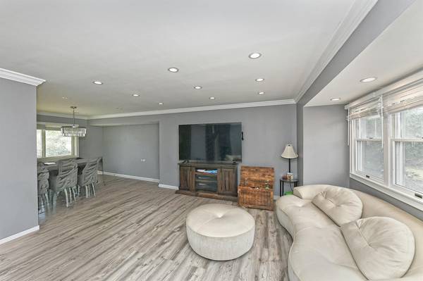 Huntington, NY 11743,5 Shadywood CT