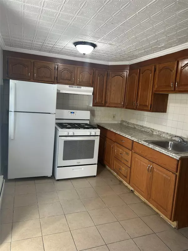 Newburgh, NY 12550,123 W Parmenter ST