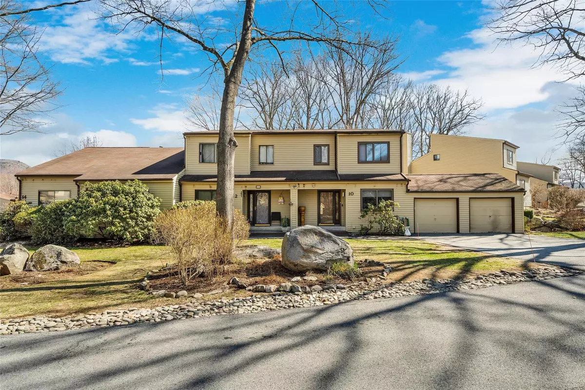 Highland Mills, NY 10930,10 Ironwood DR