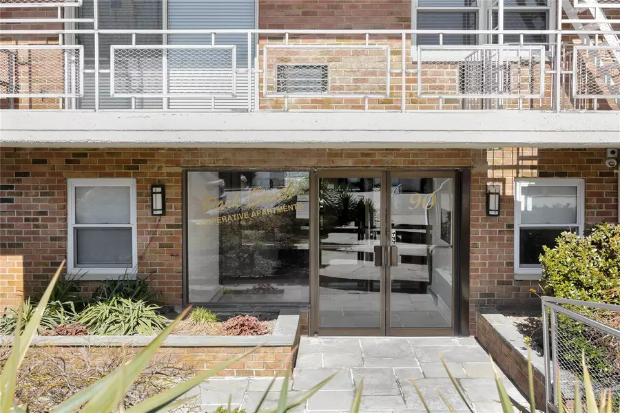 90 S park AVE #C1, Rockville Centre, NY 11570