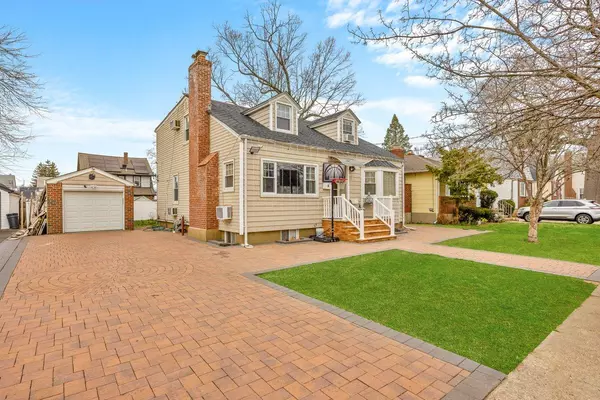 Valley Stream, NY 11580,58 Camdike ST
