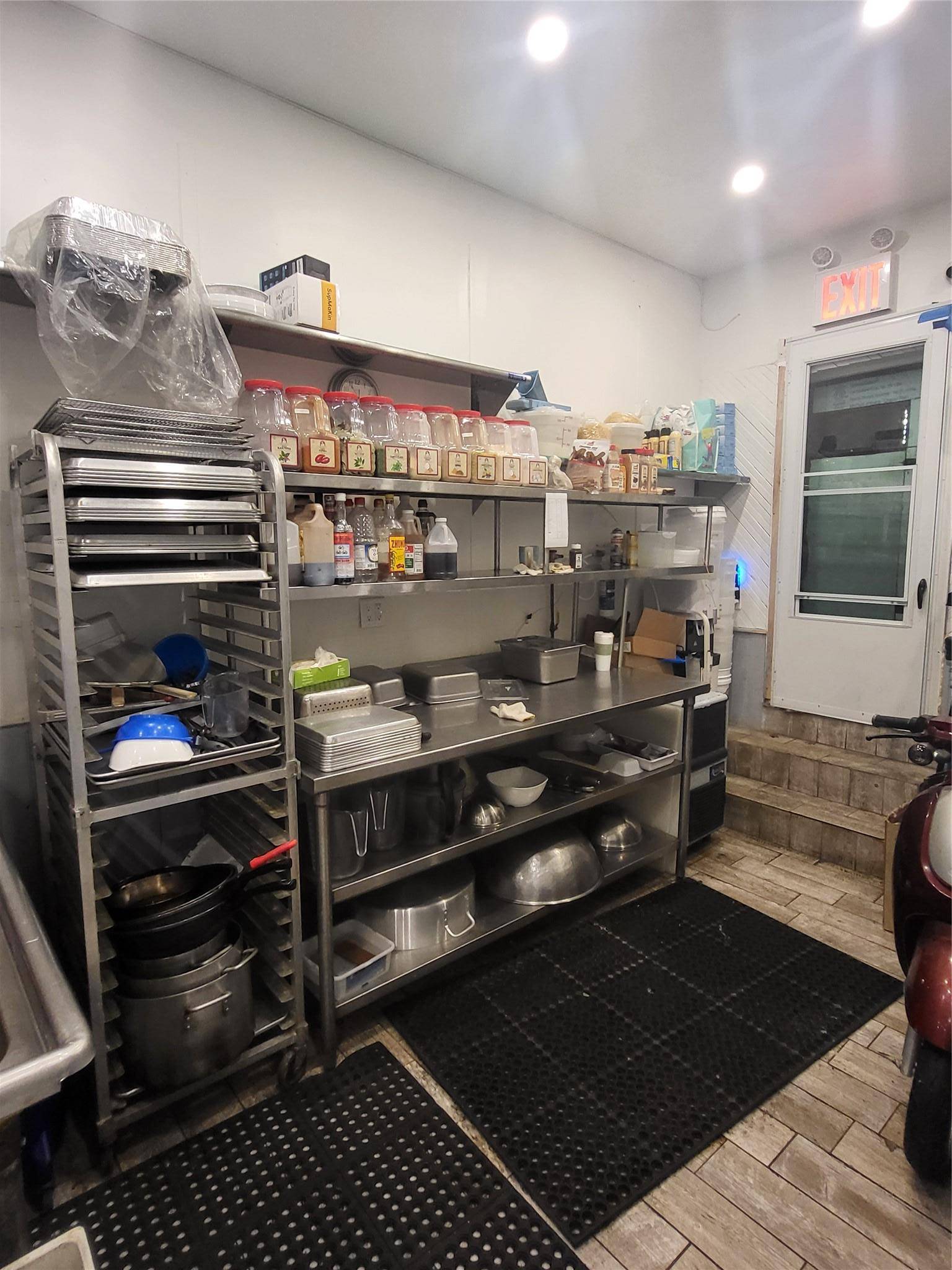 Bayside, NY 11361,205-07 35 Ave